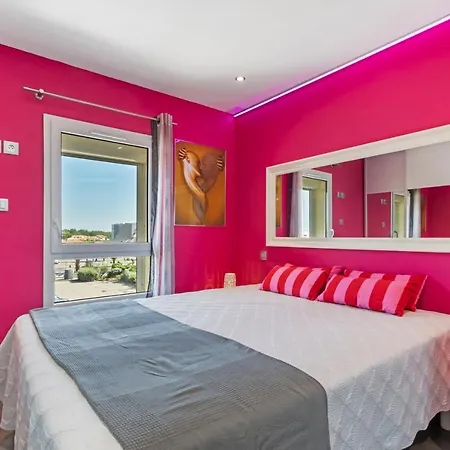 Emplacement N°1 Port Nature 4, Coursive Vue Mer, 2eme Etage, Village Naturiste