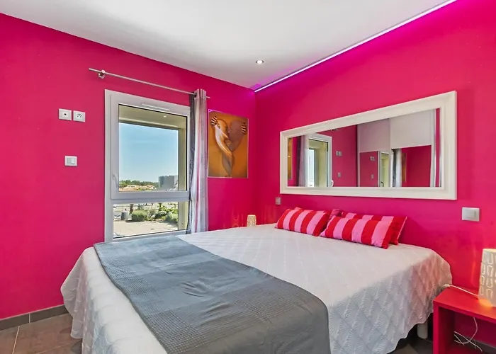 Emplacement N°1 Port Nature 4, Coursive Vue Mer, 2eme Etage, Village Naturiste